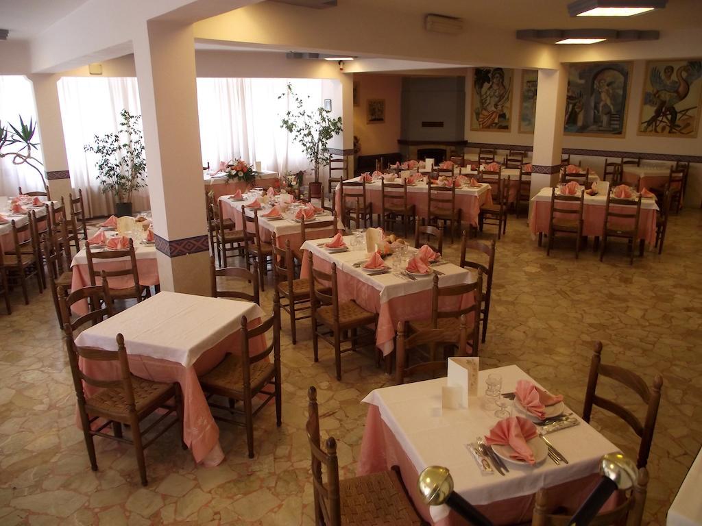Hotel Ristorante Mosaici 皮亚扎-阿尔梅里纳 外观 照片