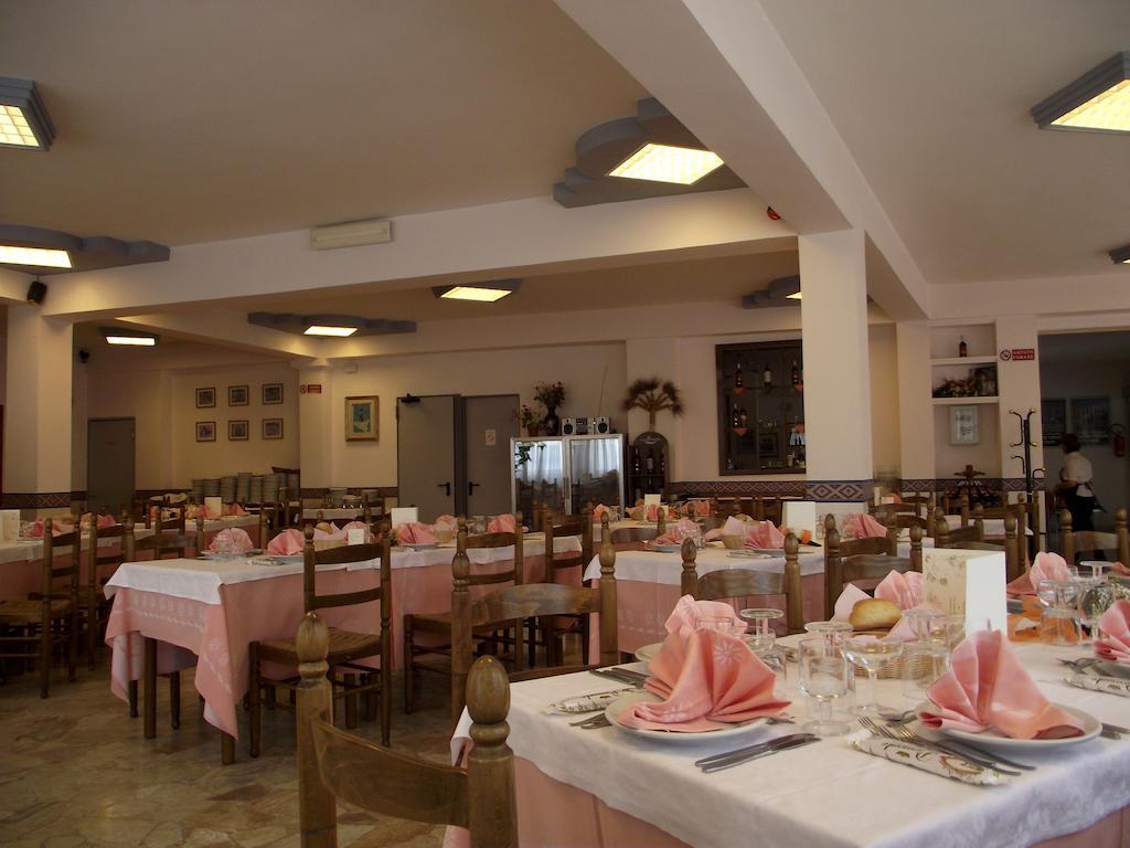 Hotel Ristorante Mosaici 皮亚扎-阿尔梅里纳 外观 照片