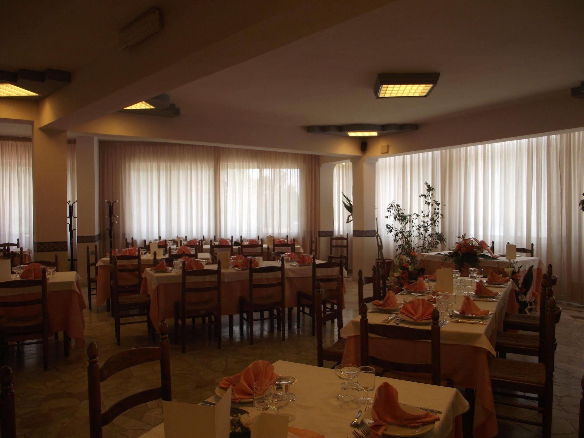 Hotel Ristorante Mosaici 皮亚扎-阿尔梅里纳 外观 照片