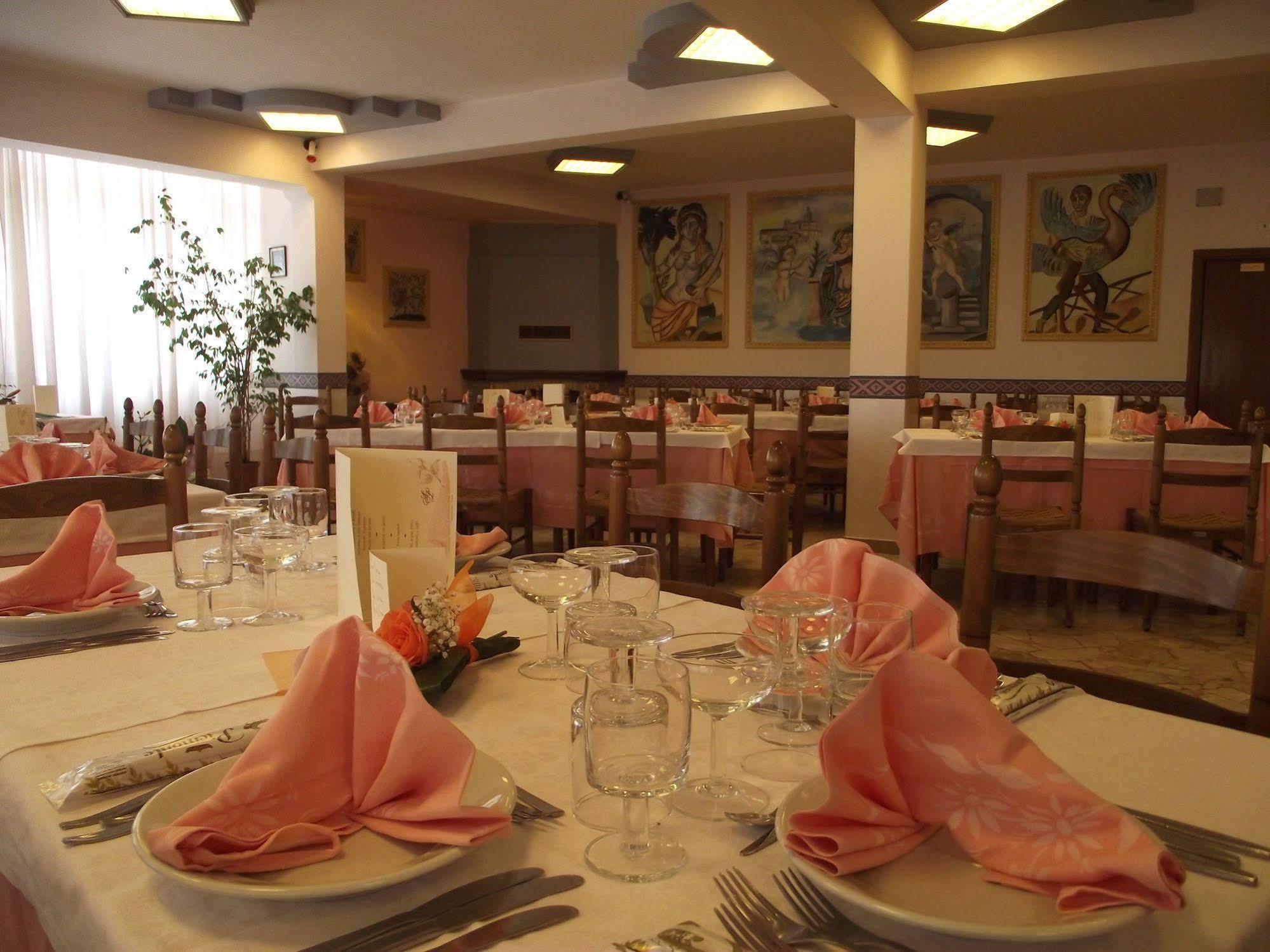 Hotel Ristorante Mosaici 皮亚扎-阿尔梅里纳 外观 照片
