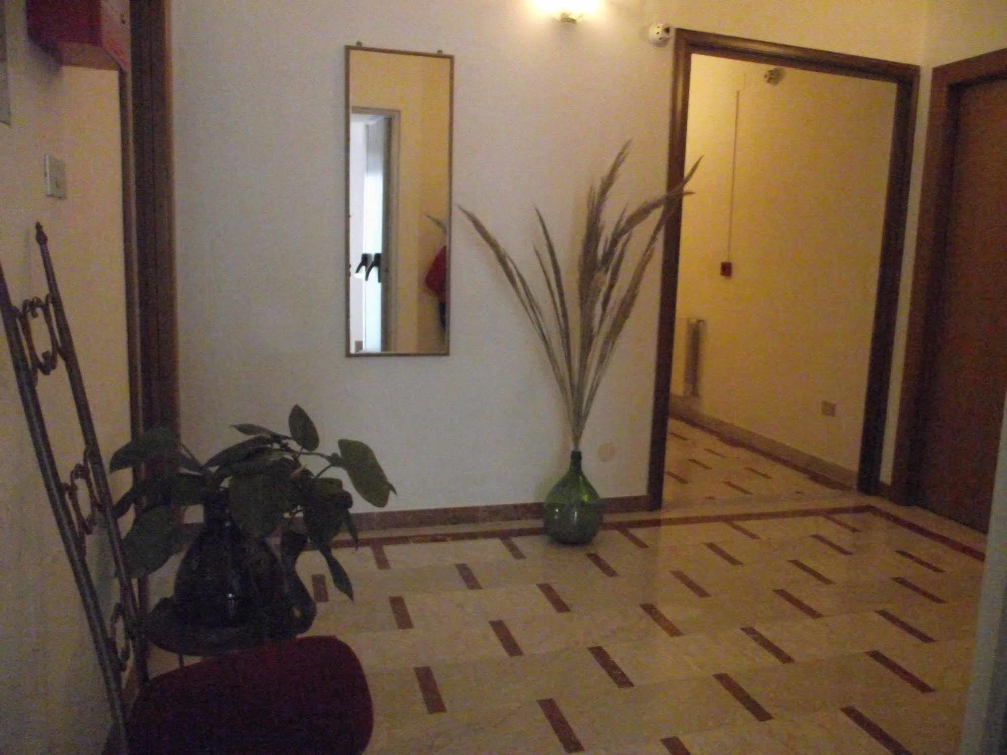 Hotel Ristorante Mosaici 皮亚扎-阿尔梅里纳 外观 照片